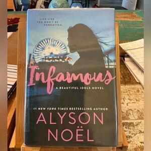 Infamous by Alyson Noël Hardcover